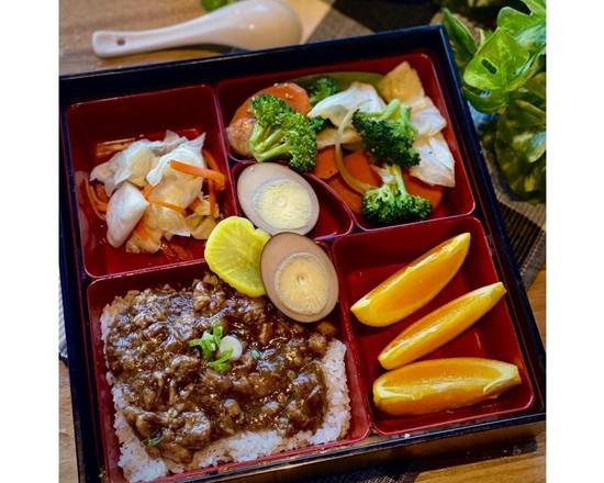 Minced Pork Rice Bento 滷肉飯便當